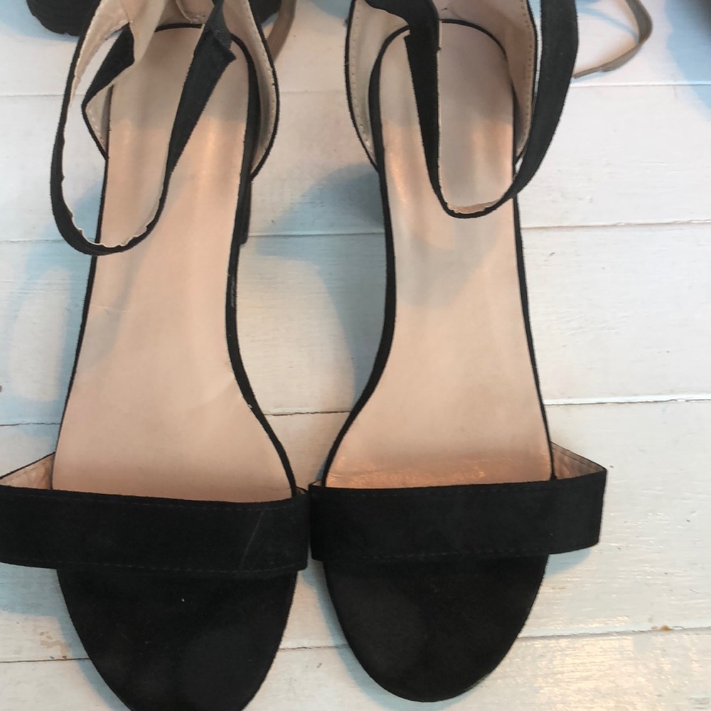Pair size 8 heels